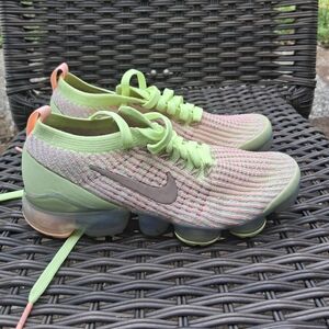 Nike Women's Green and Pink Air VaporMax Flyknit Sneakers Size 6 (Like New)